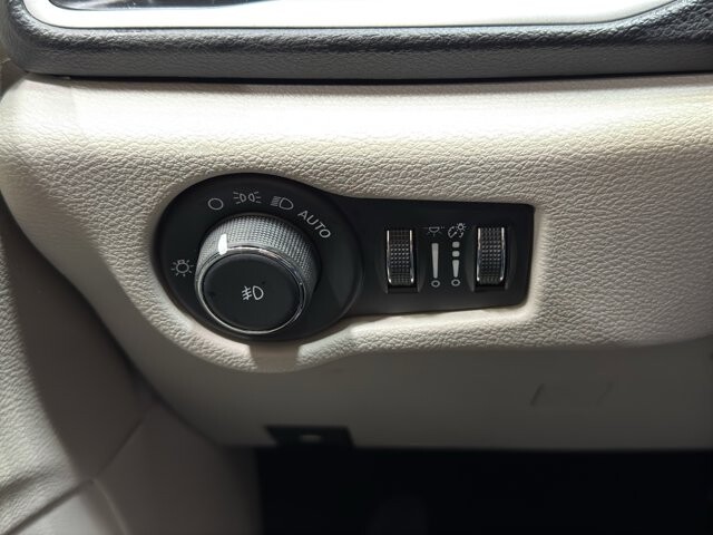 2024 Chrysler Pacifica in Burlington, WI 53105 - 18102086 32