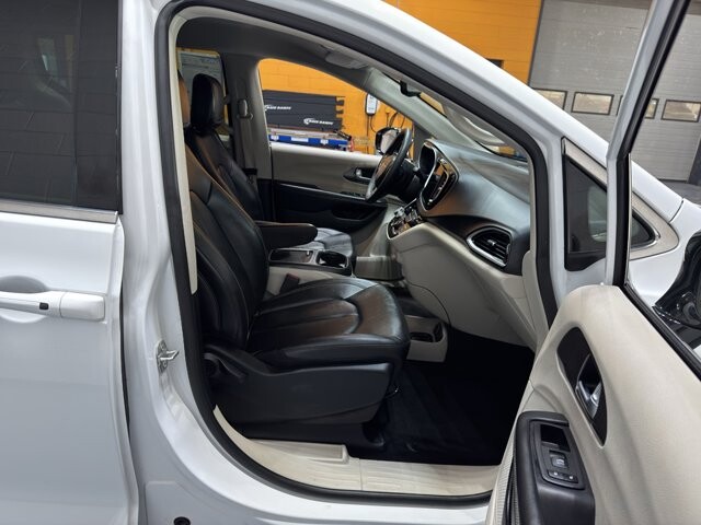 2024 Chrysler Pacifica in Burlington, WI 53105 - 18102086 19