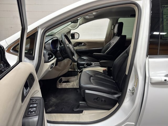 2024 Chrysler Pacifica in Burlington, WI 53105 - 18102086 15