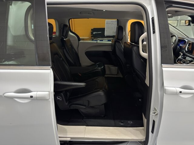 2024 Chrysler Pacifica in Burlington, WI 53105 - 18102086 20