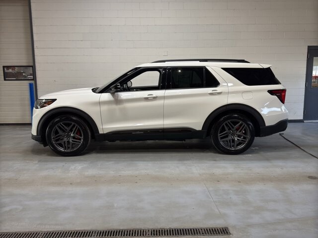 2025 Ford Explorer in Burlington, WI 53105 - 18102094 2