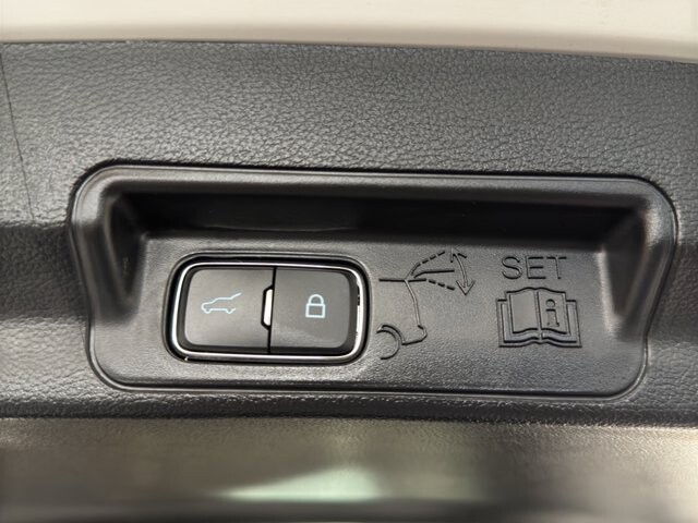 2025 Ford Explorer in Burlington, WI 53105 - 18102094 24