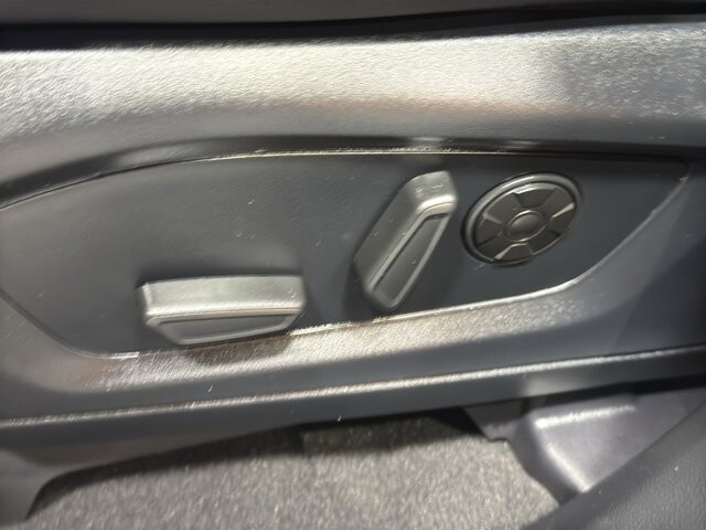 2025 Ford Explorer in Burlington, WI 53105 - 18102094 18