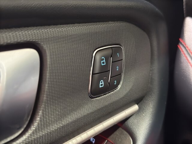 2025 Ford Explorer in Burlington, WI 53105 - 18102094 36