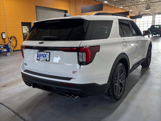 2025 Ford Explorer in Burlington, WI 53105 - 18102094 5