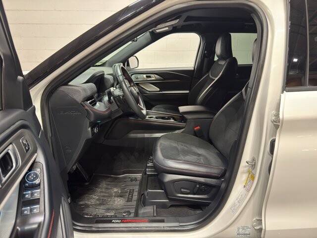 2025 Ford Explorer in Burlington, WI 53105 - 18102094 16