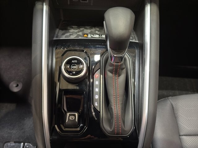 2024 Chevrolet Colorado in Burlington, WI 53105 - 18102103 32