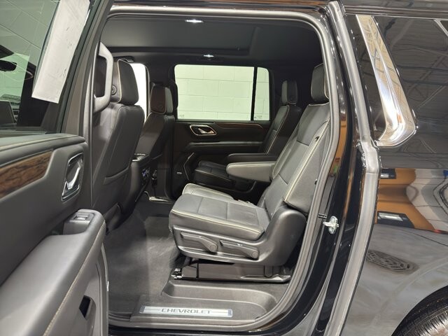 2024 Chevrolet Suburban in Burlington, WI 53105 - 18102107 10