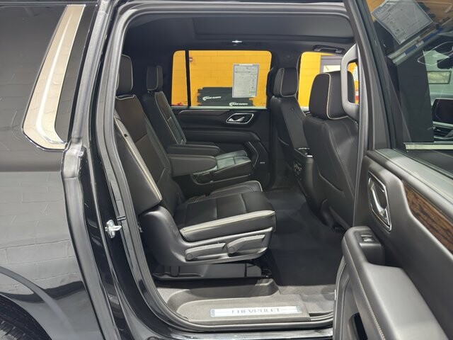 2024 Chevrolet Suburban in Burlington, WI 53105 - 18102107 20