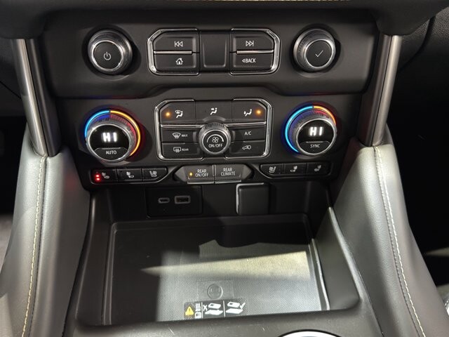 2024 Chevrolet Suburban in Burlington, WI 53105 - 18102107 31