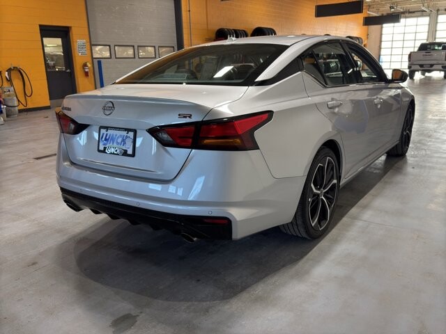 2024 Nissan Altima in Burlington, WI 53105 - 18102120 5