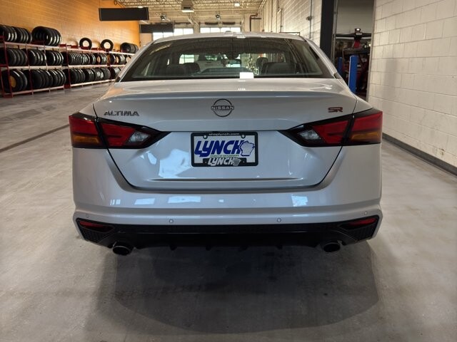 2024 Nissan Altima in Burlington, WI 53105 - 18102120 4