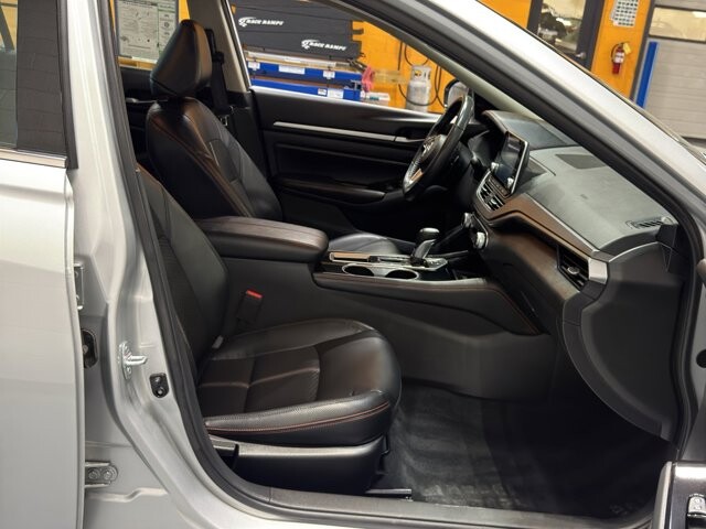 2024 Nissan Altima in Burlington, WI 53105 - 18102120 18