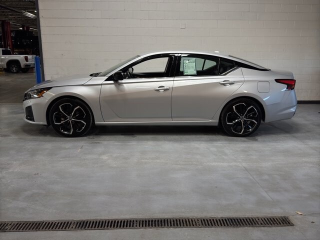 2024 Nissan Altima in Burlington, WI 53105 - 18102120 2