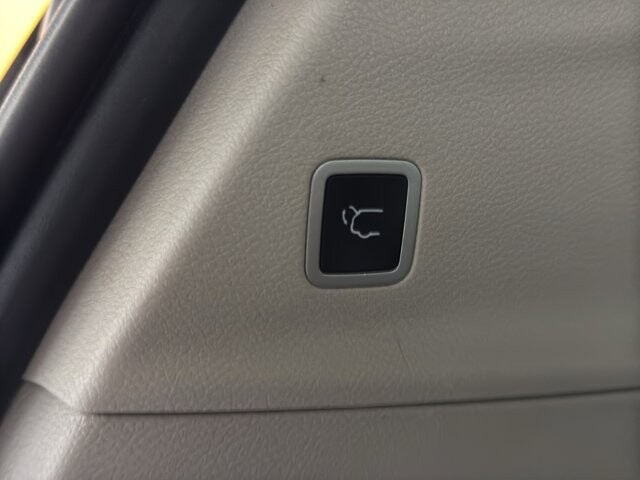 2023 Chrysler Voyager in Burlington, WI 53105 - 18102123 23