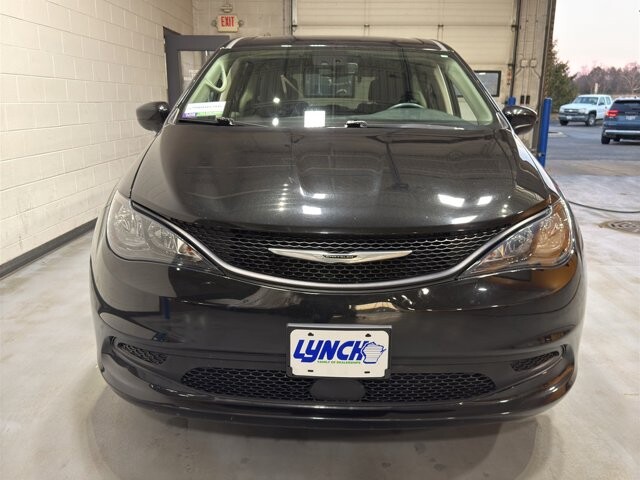 2023 Chrysler Voyager in Burlington, WI 53105 - 18102123 8