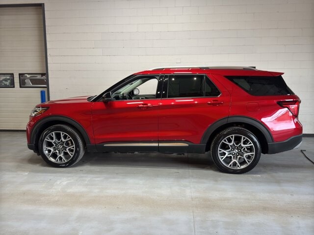 2025 Ford Explorer in Burlington, WI 53105 - 18102128 2