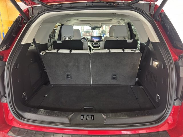 2025 Ford Explorer in Burlington, WI 53105 - 18102128 23