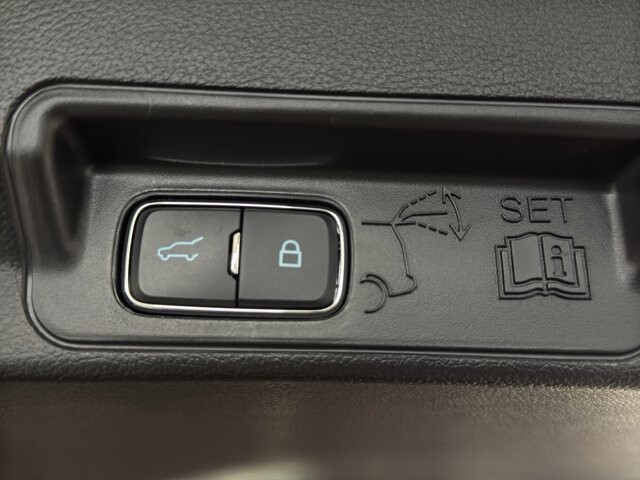 2025 Ford Explorer in Burlington, WI 53105 - 18102128 25