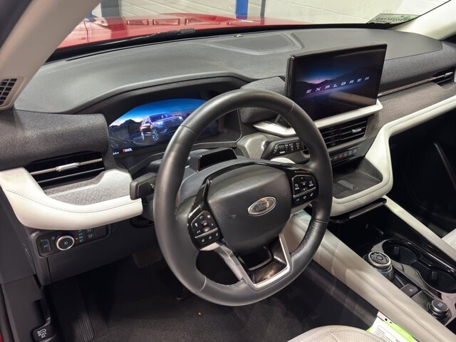2025 Ford Explorer in Burlington, WI 53105 - 18102128 20