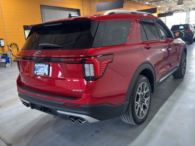 2025 Ford Explorer in Burlington, WI 53105 - 18102128 5