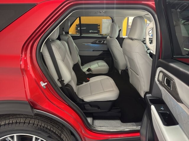 2025 Ford Explorer in Burlington, WI 53105 - 18102128 22