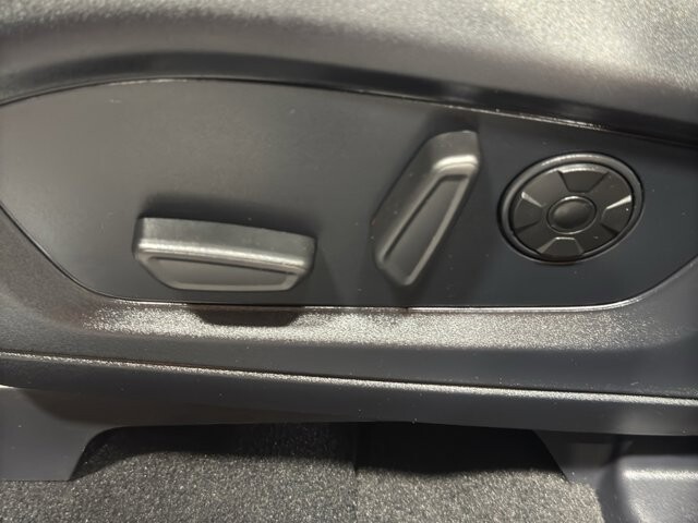 2025 Ford Explorer in Burlington, WI 53105 - 18102128 19