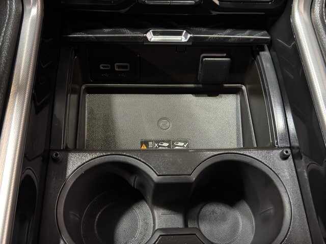 2024 GMC Yukon XL in Burlington, WI 53105 - 18102131 38