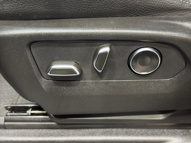 2024 GMC Yukon XL in Burlington, WI 53105 - 18102131 21