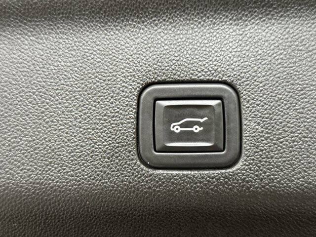 2024 GMC Yukon XL in Burlington, WI 53105 - 18102131 27