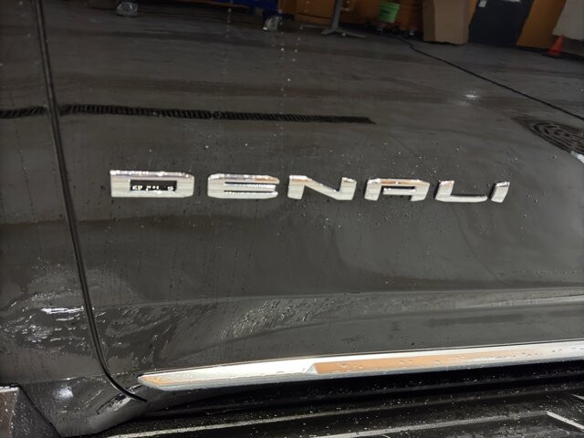 2024 GMC Yukon XL in Burlington, WI 53105 - 18102131 13