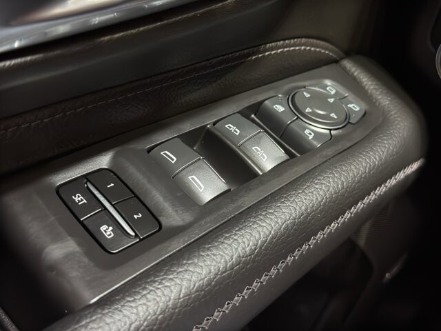 2024 GMC Yukon XL in Burlington, WI 53105 - 18102131 40