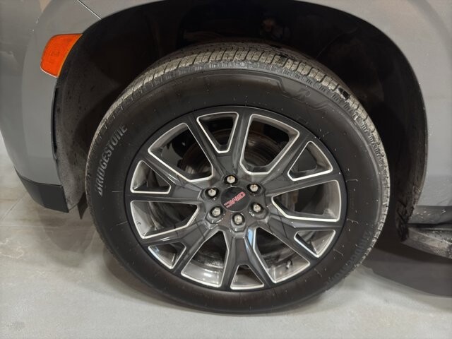 2024 GMC Yukon XL in Burlington, WI 53105 - 18102133 9