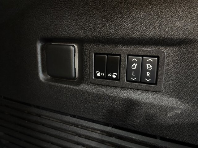 2024 GMC Yukon XL in Burlington, WI 53105 - 18102133 22