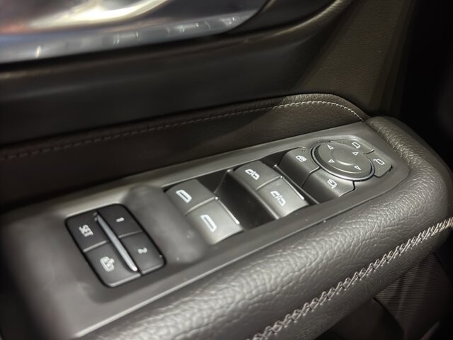 2024 GMC Yukon XL in Burlington, WI 53105 - 18102133 36