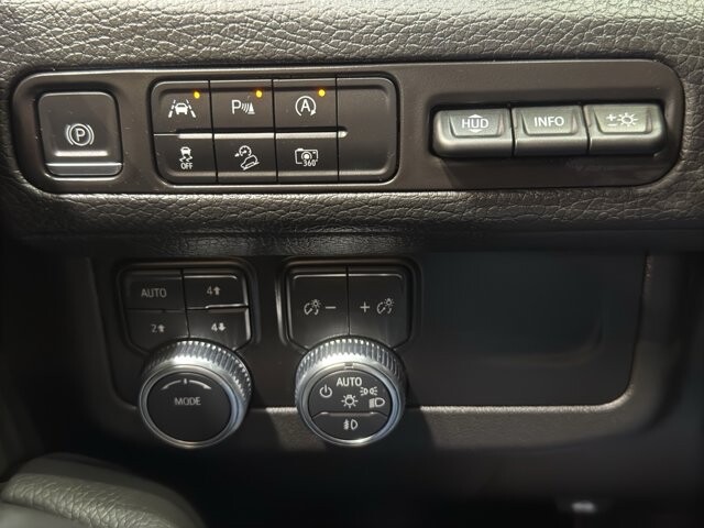 2024 GMC Yukon XL in Burlington, WI 53105 - 18102133 35