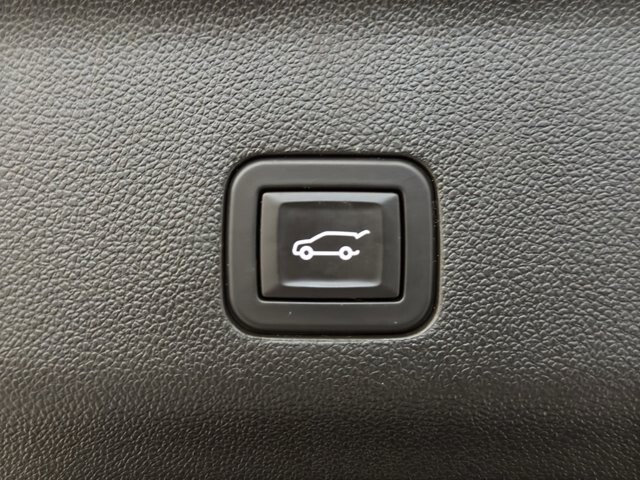 2024 GMC Yukon XL in Burlington, WI 53105 - 18102133 23