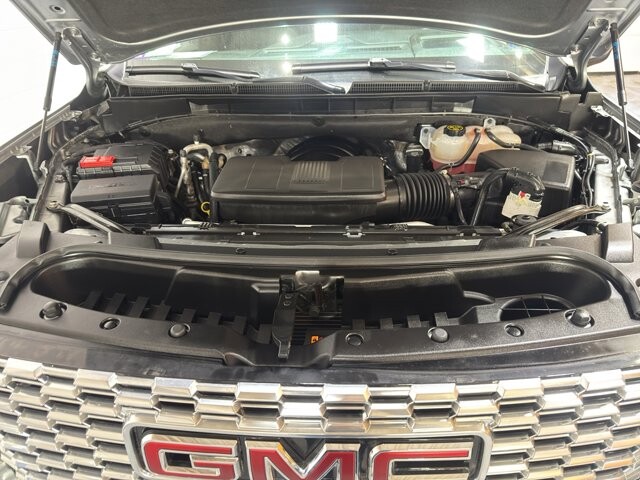 2024 GMC Yukon XL in Burlington, WI 53105 - 18102133 40