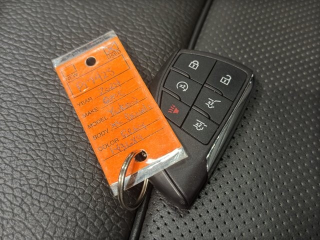 2024 GMC Yukon XL in Burlington, WI 53105 - 18102133 43