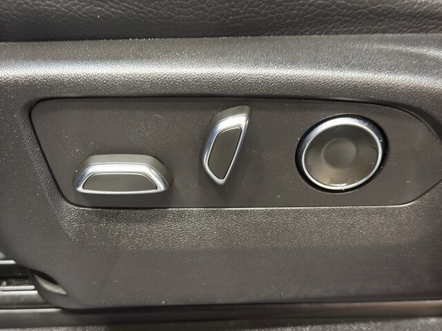 2024 GMC Yukon XL in Burlington, WI 53105 - 18102133 16