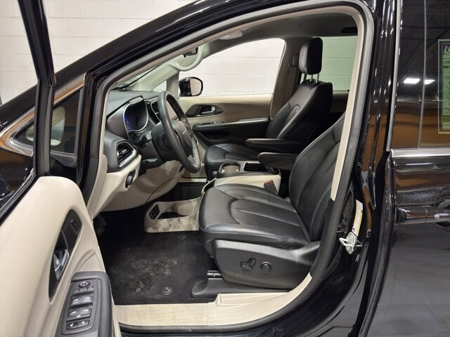 2024 Chrysler Pacifica in Burlington, WI 53105 - 18102145 16