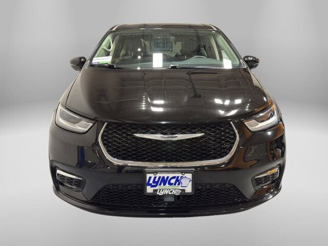 2024 Chrysler Pacifica in Burlington, WI 53105 - 18102145 8