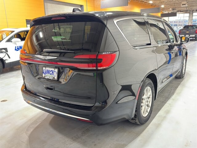 2024 Chrysler Pacifica in Burlington, WI 53105 - 18102145 5