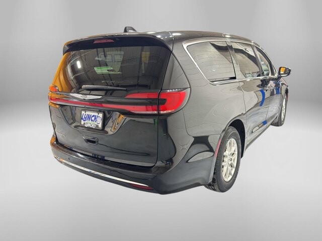 2024 Chrysler Pacifica in Burlington, WI 53105 - 18102145 5