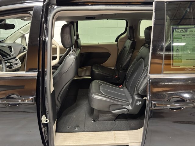 2024 Chrysler Pacifica in Burlington, WI 53105 - 18102145 10