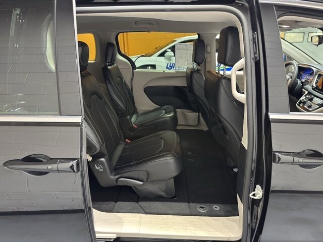 2024 Chrysler Pacifica in Burlington, WI 53105 - 18102145 21