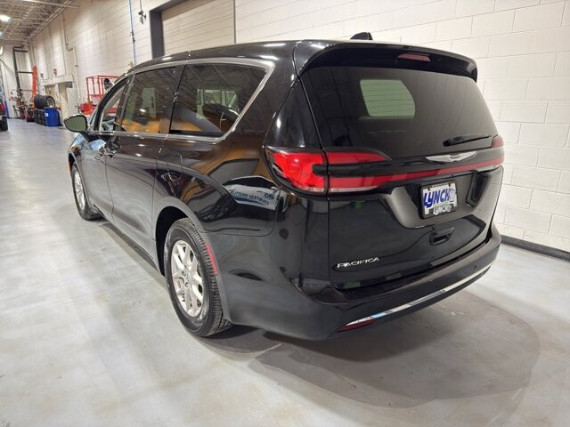 2024 Chrysler Pacifica in Burlington, WI 53105 - 18102145 3
