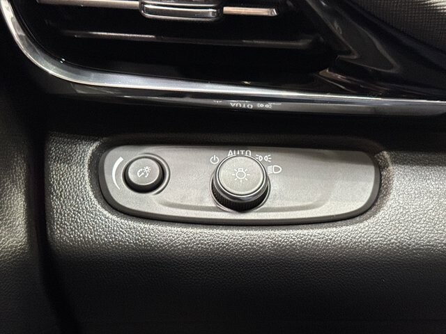 2025 Buick Envista in Burlington, WI 53105 - 18102150 32