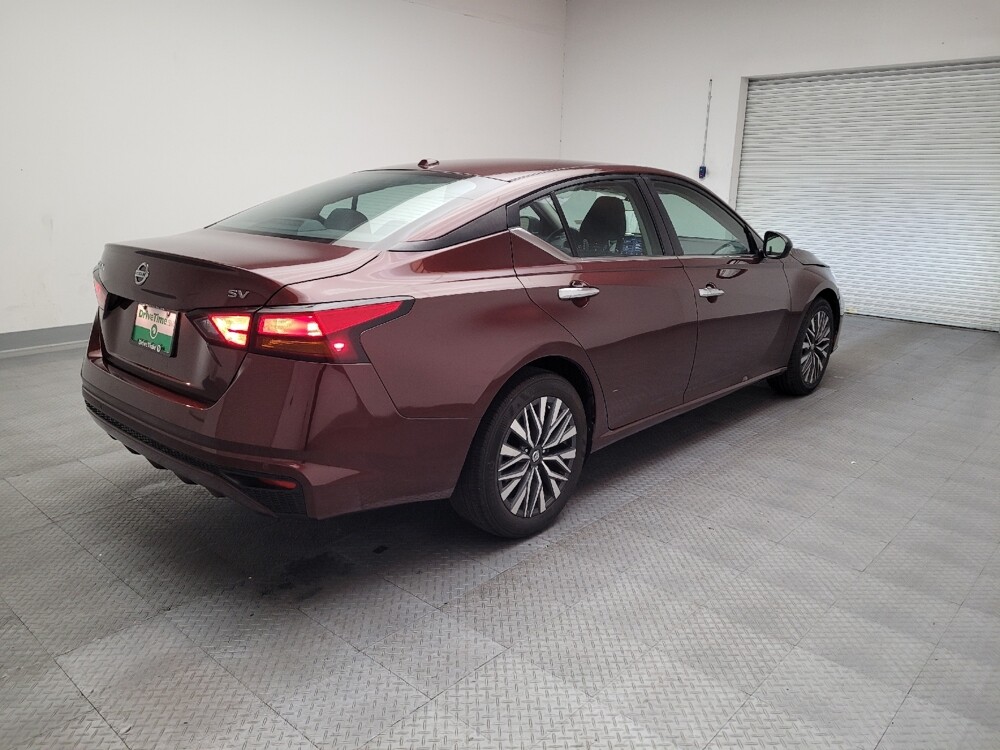 2024 Nissan Altima in Downey, CA 90241 - 18102177 9