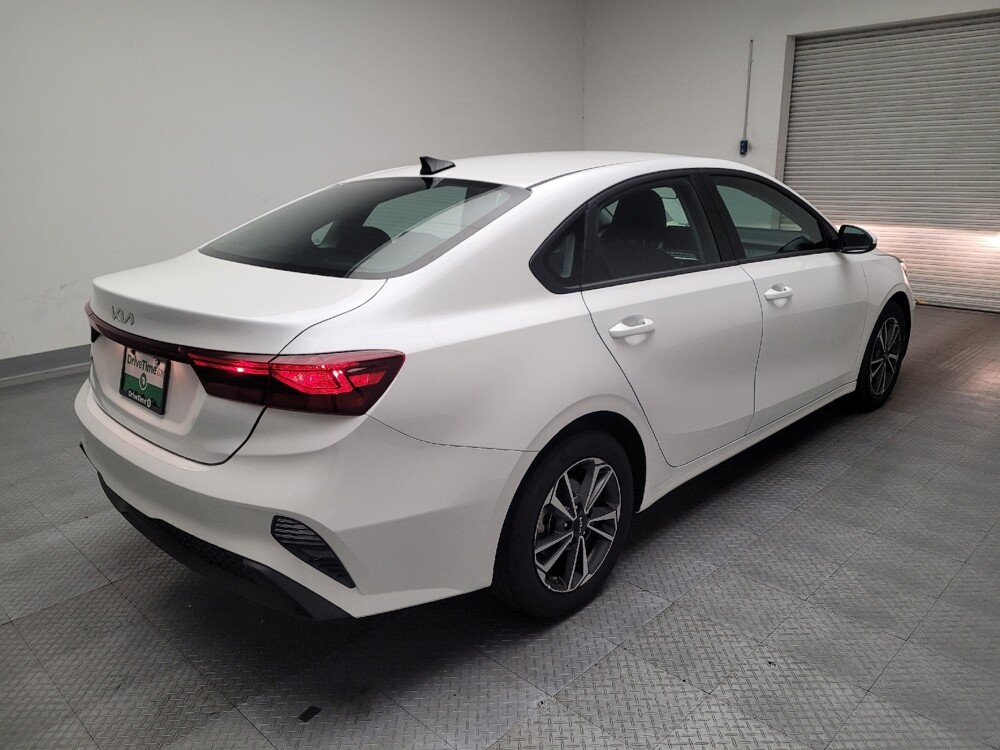 2024 Kia Forte in Downey, CA 90241 - 18102183 9